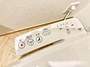 ■温水洗浄で快適、清潔感が保たれるシャワートイレ