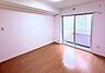 室内：大きな窓は開放感があり、明るさ通風バッチリです  