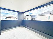 1号棟  ■ 心地よい風と光を感じる、くつろぎのバルコニー