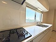 ■シンプルで機能的、毎日使いやすいキッチン