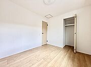 3号棟  ■シンプルな空間で、収納付きベッドやデスクなど、多機能な家具を活用しやすいです