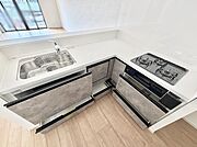 2号棟  収納力豊富なシステムキッチンです！