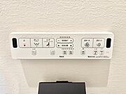 ■温水洗浄で快適、清潔感が保たれるシャワートイレ