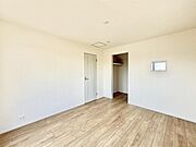 7号棟  ■落ち着いた色合いのお部屋で穏やかな時間を楽しめます
