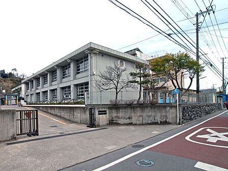 小学校 1300m 藤沢市立片瀬小学校