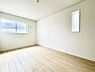 室内：7号棟  ■静かな洋室で読書や趣味に集中できる場所
