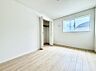 室内：7号棟  ■落ち着いた色合いのお部屋で穏やかな時間を楽しめます