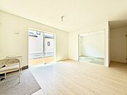 1号棟  陽ざしが射し込む明るいLDKは家族でのんびり寛げます