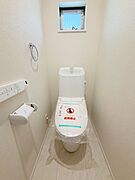 ■温水洗浄で快適、清潔感が保たれるシャワートイレ