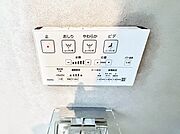 ■温水洗浄で快適、清潔感が保たれるシャワートイレ