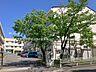 周辺：中学校 1680m 横浜市立富岡中学校
