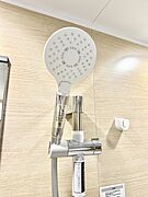 ■手元で簡単に止水できるため、水の無駄遣いを減らすことができます。