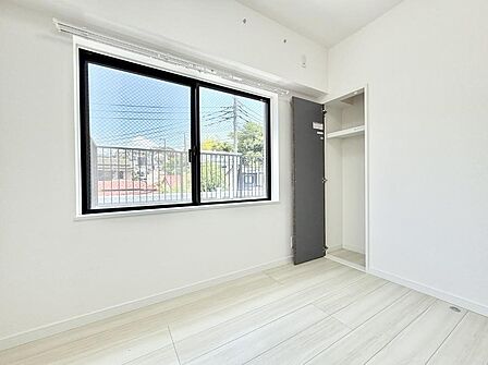 ■シンプルな空間で、収納付きベッドやデスクなど、多機能な家具を活用しやすいです