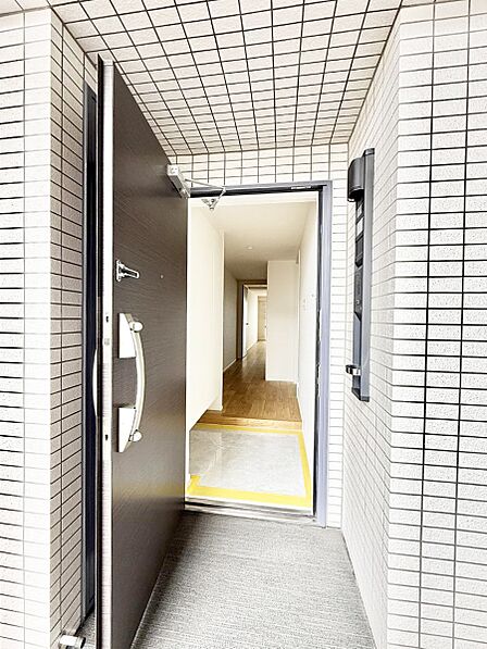 ■ 心地よい暮らしへとつながる、温かい玄関