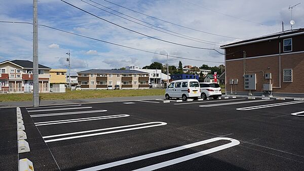 画像16:駐車場