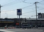 ホームセンターサンハウス 420m