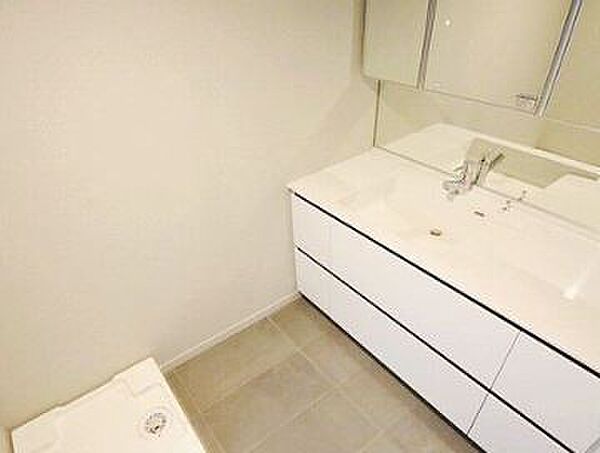 画像7:ゆったりとスペースのある洗面所