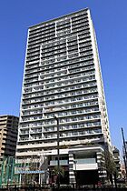 ライオンズ四谷タワーゲート  ｜ 東京都新宿区四谷4丁目（賃貸マンション2LDK・23階・103.64㎡） その1