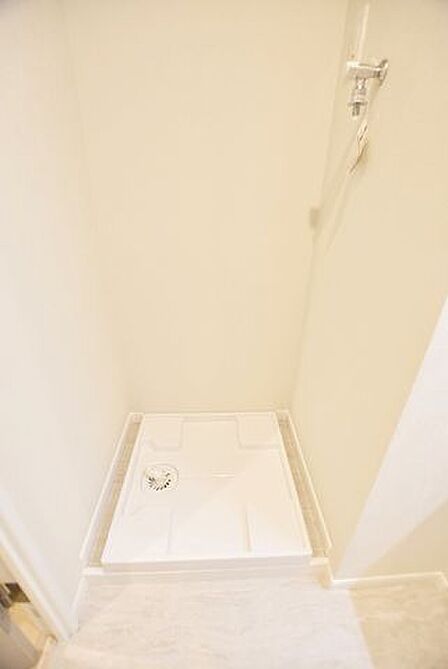 天候を気にせず洗濯でき、花粉や排気ガスも避けられる快適な環境。忙しい日々にも、ほっとできる心地よさを。