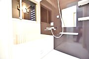 1日の疲れを取り心身を癒すことができる住まいの中のリラクゼーション空間。心からゆったりと寛いでいただけるよう、ゆとりのスペースを確保しております♪
