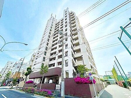 太陽に愛され、陽当り・通風に優れた魅力的で快適さを追求したマンションです。ここに住むからこそ意味がある。そんな特別感に浸りながら、毎日をお過ごしして欲しいです。