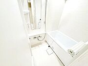 1日の疲れを取り心身を癒すことができる住まいの中のリラクゼーション空間。浴室乾燥機もついているので花粉や排気ガスを避けたい方にも嬉しいポイントです。