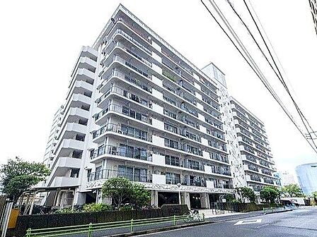 太陽に愛され、陽当り・通風に優れた魅力的で快適さを追求したマンションです。ここに住むからこそ意味がある。そんな特別感に浸りながら、毎日をお過ごしして欲しいです。