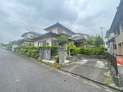 外観:中古戸建。最寄り駅徒歩13分です! 外観:中古戸建。最寄り駅徒歩13分です!