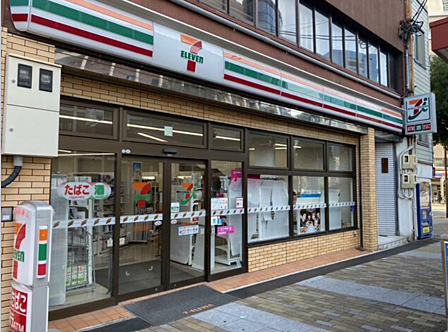 神戸博愛病院の向かいにコンビニあり。