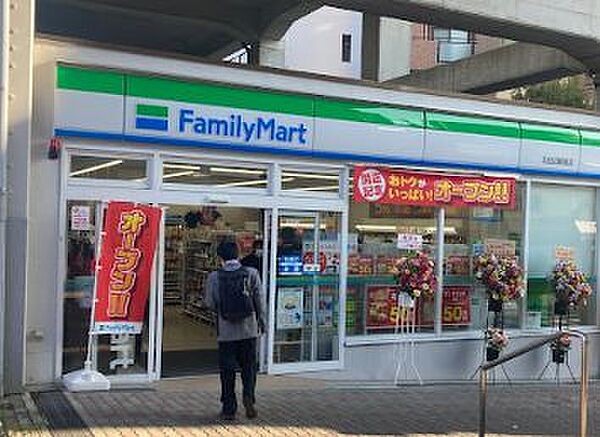 画像13:【コンビニエンスストア】ファミリーマート 北田辺駅前店まで468ｍ