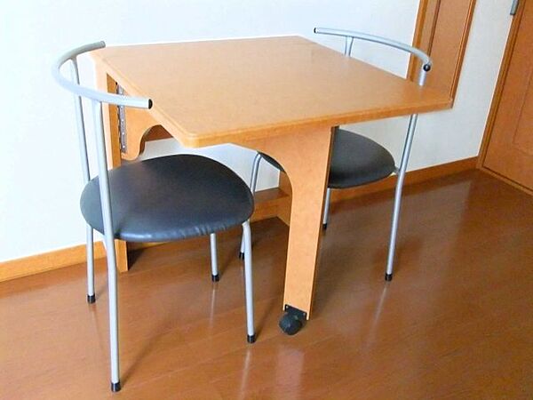 画像10:折りたたみ式テーブル・椅子
