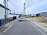 外観：前面道路含む現地写真