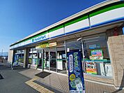 ファミリーマート野洲冨波店 630m