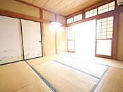 和室のお部屋は小さなお子様のお世話にも大活躍！ご家族でゆったりのんびりできる空間としても！