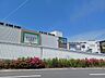 周辺：ピエリ守山水辺にある現代的で広いモール。フードコート、海外ファッション ブランド店があり、景色が楽しめる。 650m