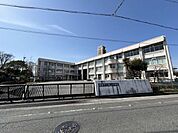 葉山中学校 900m