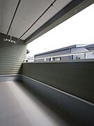 奥行きのあるインナーバルコニーなので急な雨の時にも安心です！