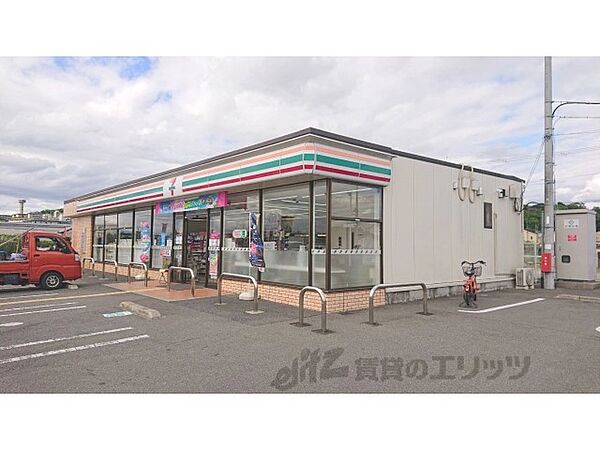 画像25:セブンイレブン　奈良秋篠町店まで550メートル