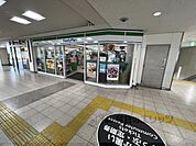 ファミリーマート　近鉄大和高田駅前店まで110メートル