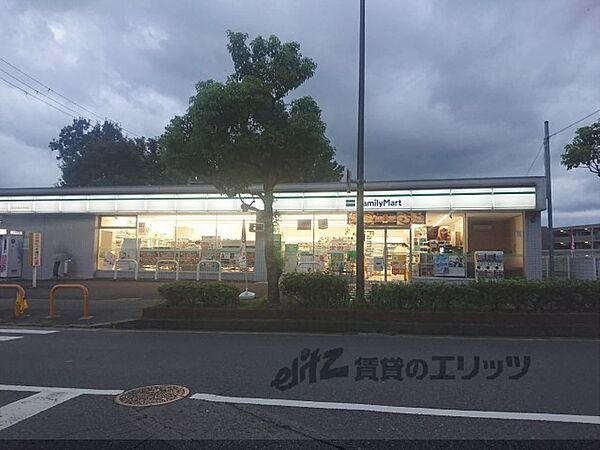 画像25:ファミリーマート　奈良学園大和町店まで300メートル