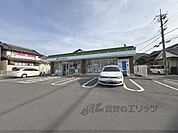 ファミリーマート　香芝二上駅前店まで400メートル