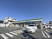 ファミリーマート　香芝真美ケ丘二丁目店まで550メートル