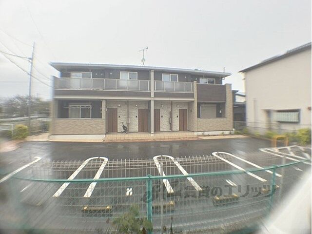 2 / 4
