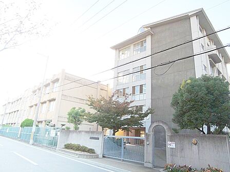 月州中学校