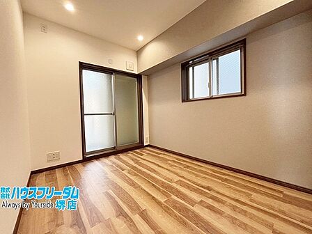 大きくとった窓から明るい光が入ります!