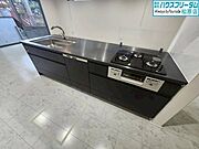 お料理をしながらリビングを見渡せます♪