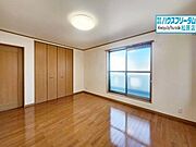 約9帖のお部屋はご夫婦の寝室としても♪