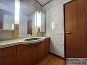 1階トイレの隣の洗面台はこちら♪