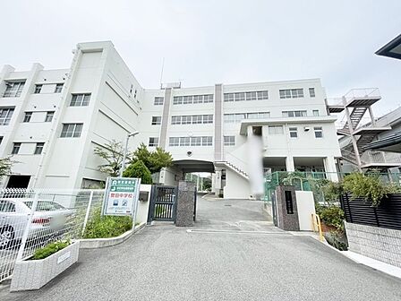 羽曳野市立誉田中学校