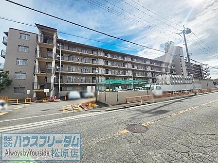 7階建ての3階部分、南向きバルコニーで日当たり良好